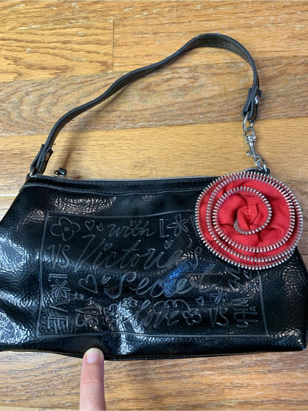 Vintage Victoria’s Secret Black Patent Clutch with Red Rose Zipper Pull - Picture 8 of 8